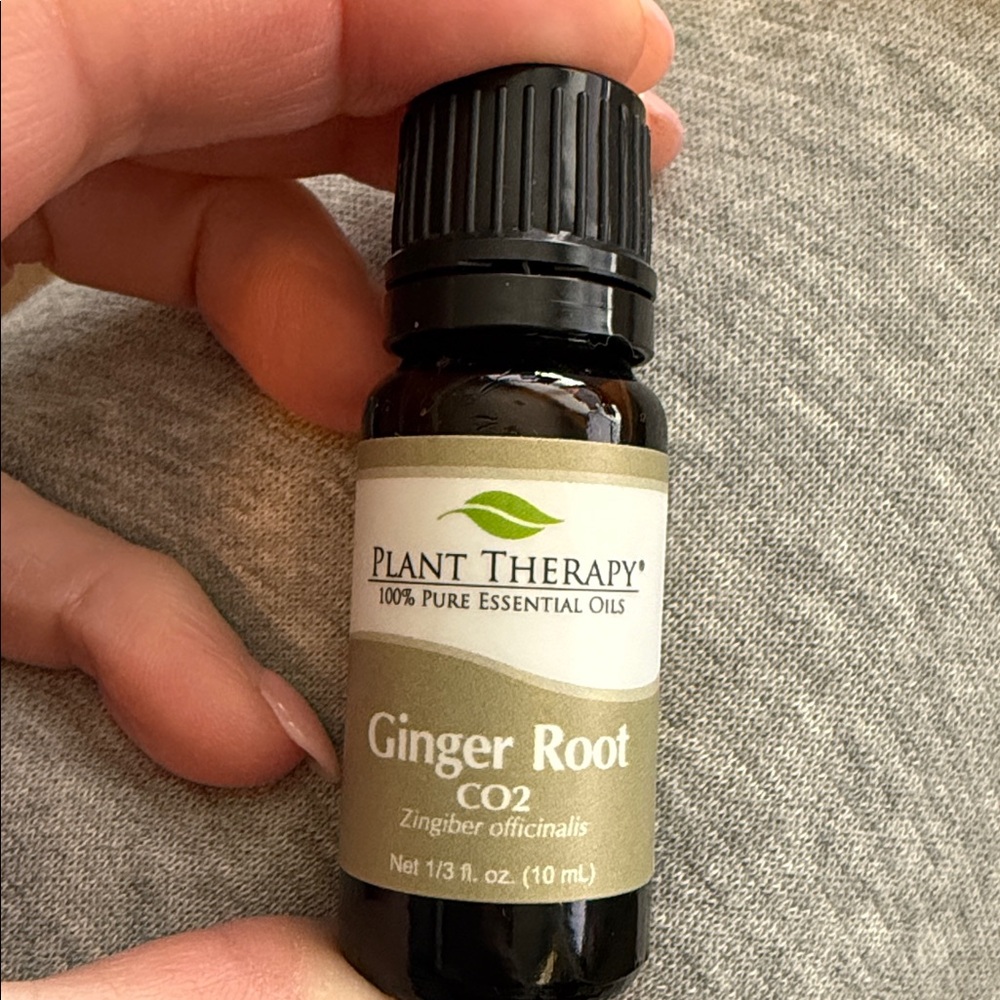 Plant Therapy Ginger Root CO2 100% Pure Essential Oil 1/3 fl. oz 10 ml.